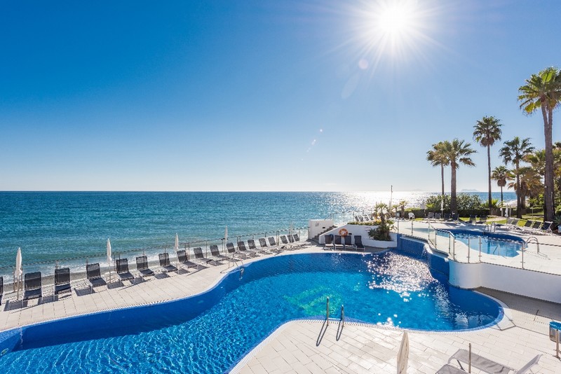 Dominion Beach, Estepona, Beautiful penthouse in stunning beachfront location
